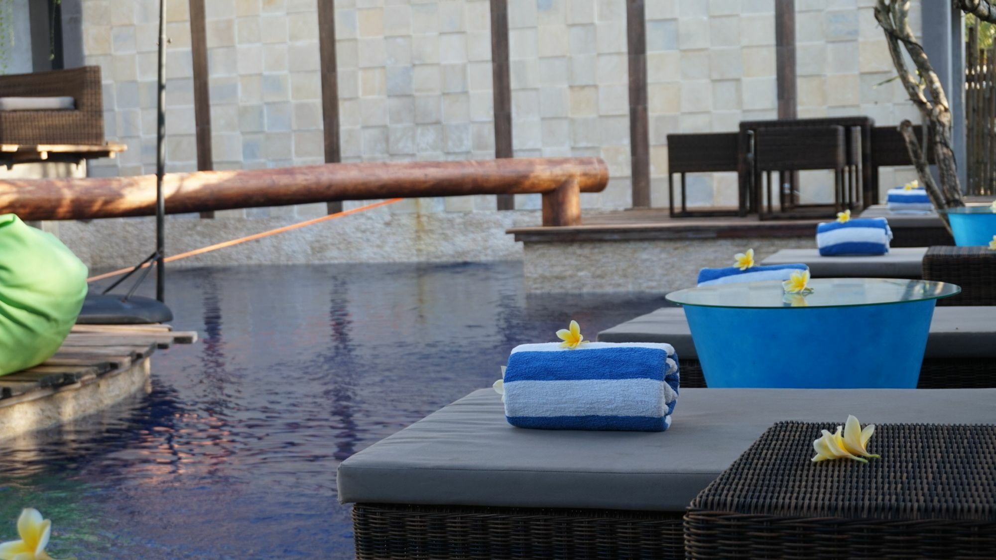 Pipe Dream Villas Resort Kuta  Esterno foto
